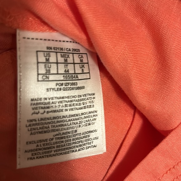 NWOT Guess romper. Still has a sticker inside. Like new. - Picture 3 of 7